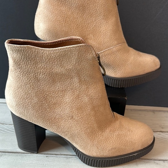Women's Tan Ankle Boots - Picture 3 of 7